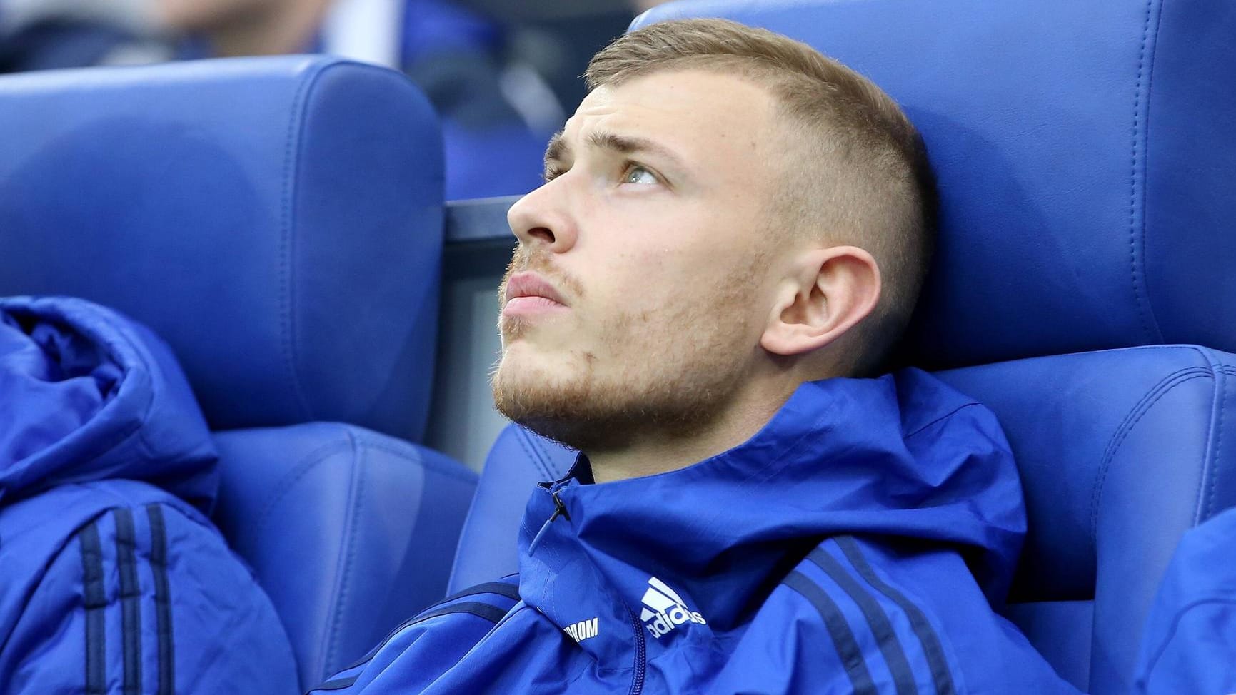 Max Meyer schmort auf der Schalke-Bank: Der Nationalspieler fühlt sich von seinem Klub "gemobbt".