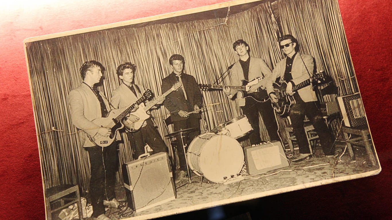 Die Beatles im Jahr 1960: Das Foto zeigt sie bei ihrem ersten Auftritt im Club Indra in Hamburg.