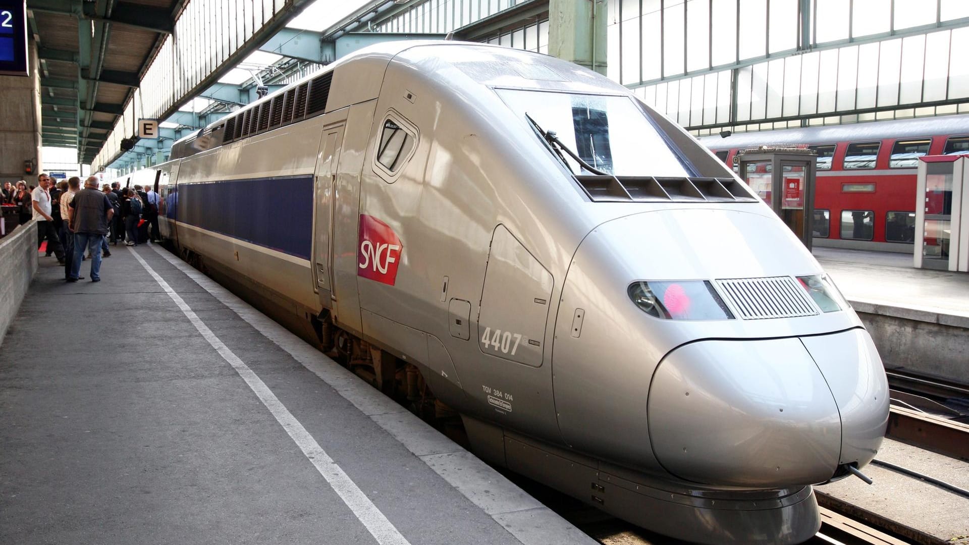 Französischer TGV: 2007 stellte ein dafür präparierter Zug seinen eigenen Rekord aus dem Jahr 1990 ein. Er erreichte ein Tempo von 574,79 km/h.