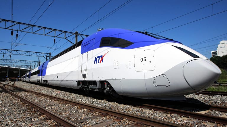 Südkoreas KTX-II: Seit 2010 in Betrieb, fährt er mit bis zu 300 km/h – obwohl er auch schneller sein könnte. Die nächste Generation des KTX soll bis zu 400 km/h schaffen.