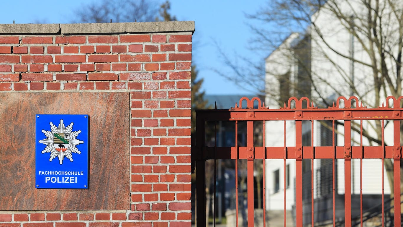 Der Haupteingang zum Campus der Fachhochschule der Polizei in Aschersleben (Sachsen-Anhalt): Ertappter Einbrecher in Halle war wohl Polizeischüler.