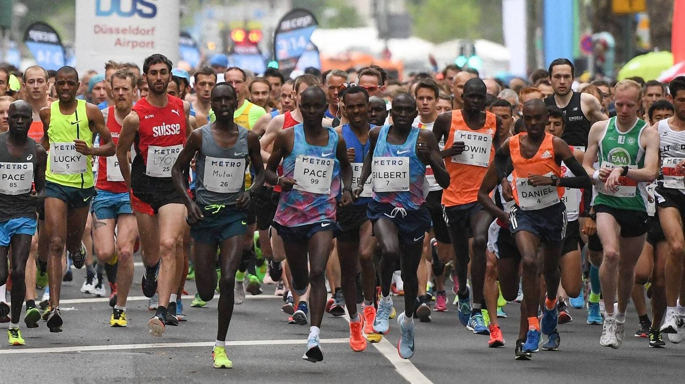 Die schnellsten Läufer beim Düsseldorf-Marathon waren die Kenianer Gilbert Yegon und Richard Mutai.