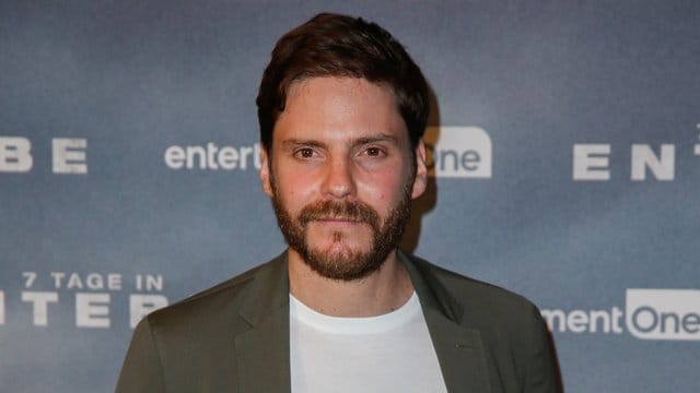 Daniel Brühl spielt einen Entführer in "7 Tage in Entebbe".