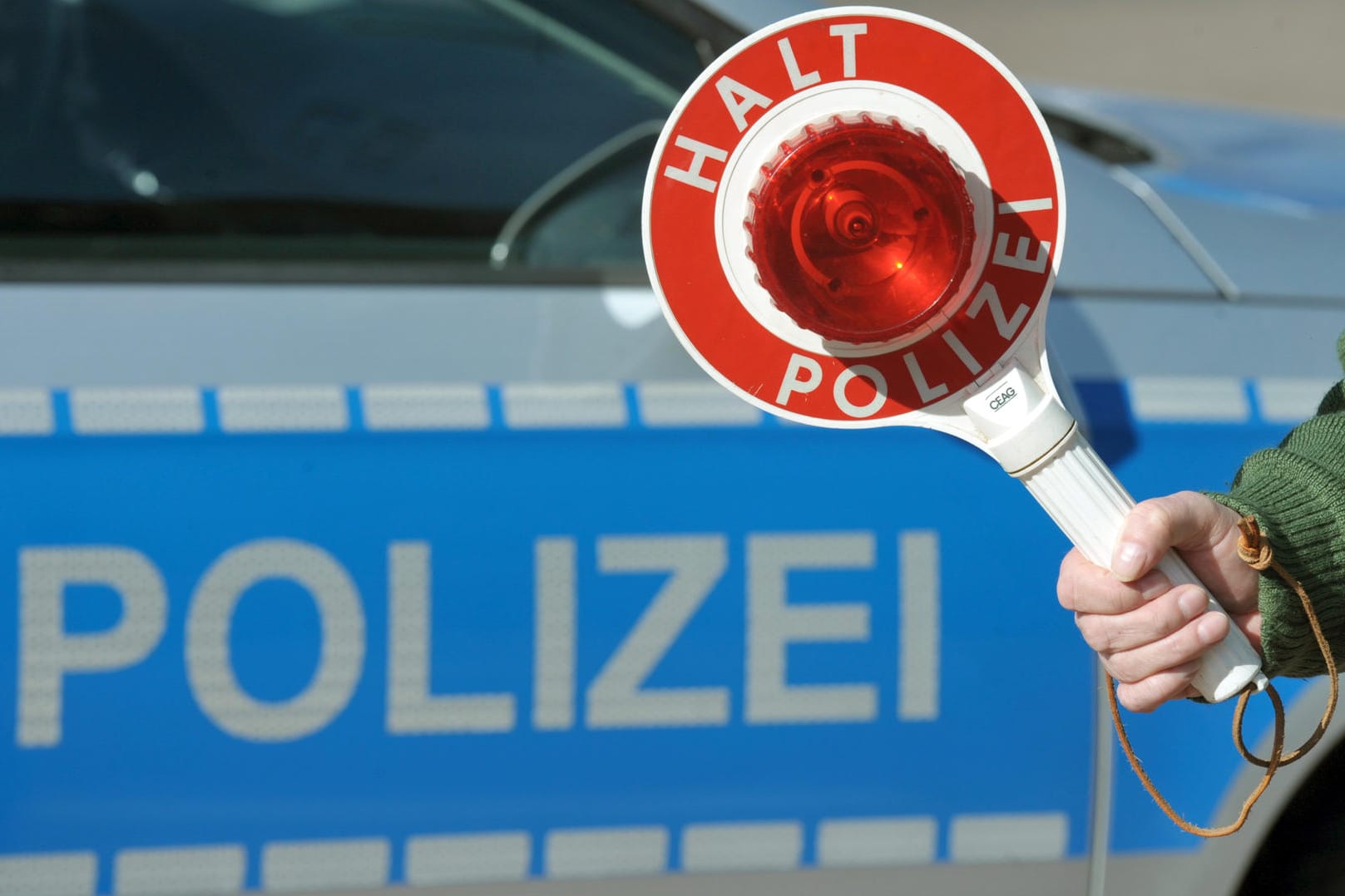 Polizeikontrolle: Eine Mutter war mit 3,2 Promille und ihren zwei Kindern unterwegs, als sie die Polizei stoppte. (Symbolbild)
