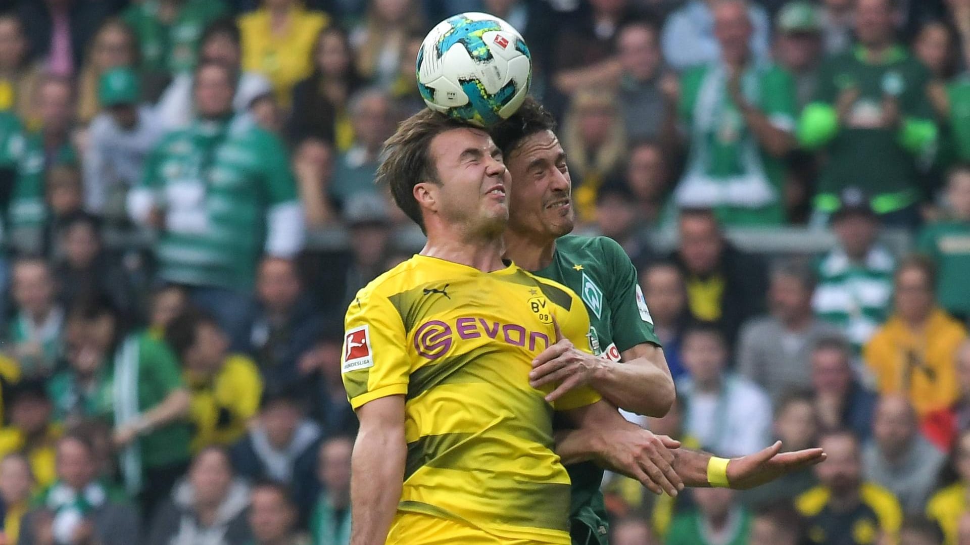 Mario Götze im Duell mit dem Bremer Thomas Delaney: "Fußball ist kein Wunschkonzert"