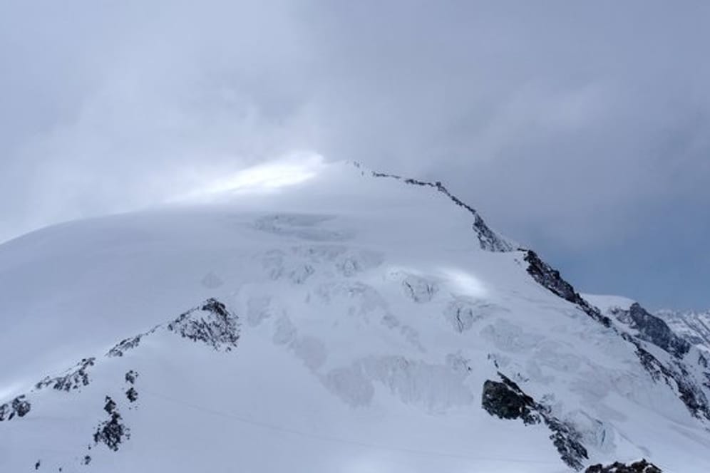 Das von der Kantonspolizei VS zur Verfügung gestellte Foto zeigt den Berg Pigne d'Arolla.