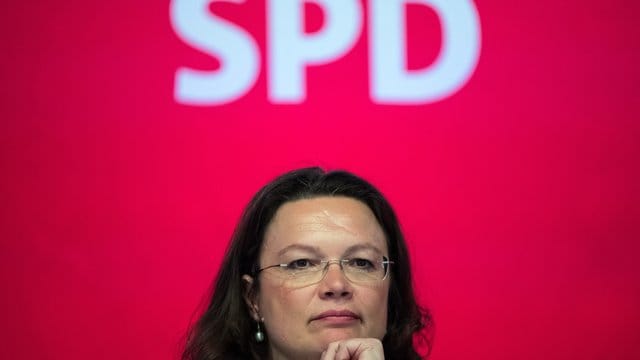 Die SPD-Vorsitzende und frühere Arbeitsministerin Andrea Nahles will eine Milliarden-Rücklage der Arbeitslosenversicherung in den Arbeitsmarkt investieren. Die SPD-Vorsitzende und frühere Arbeitsministerin Andrea Nahles will eine Milliarden-Rücklage der Arbeitslosenversicherung in den Arbeitsmarkt investieren.