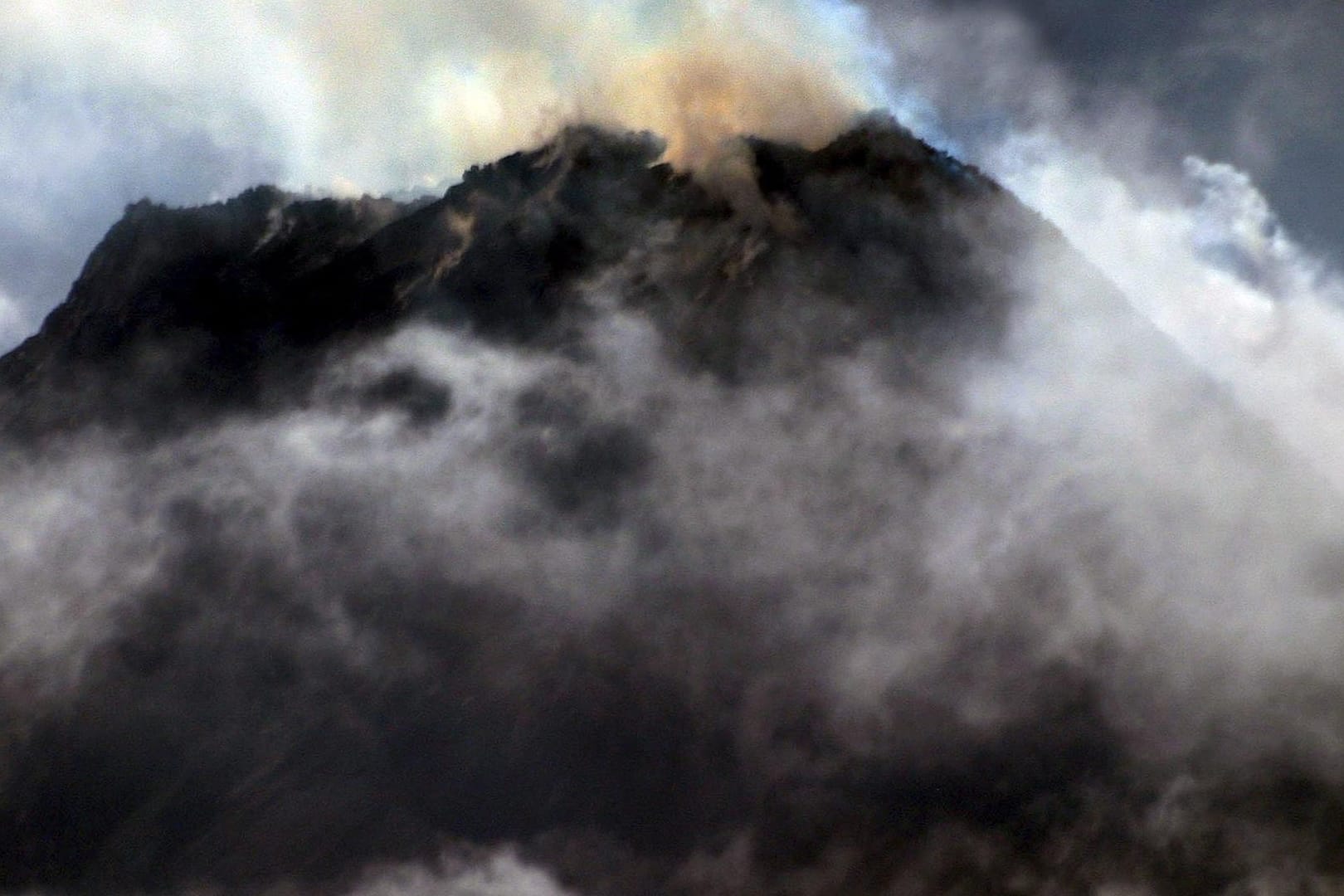 Der Vulkan Marapi: In Indonesien speite der Berg Feuer. (Archivbild)