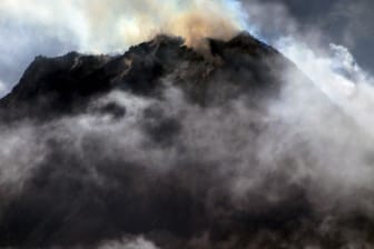 Der Vulkan Marapi: In Indonesien speite der Berg Feuer. (Archivbild)