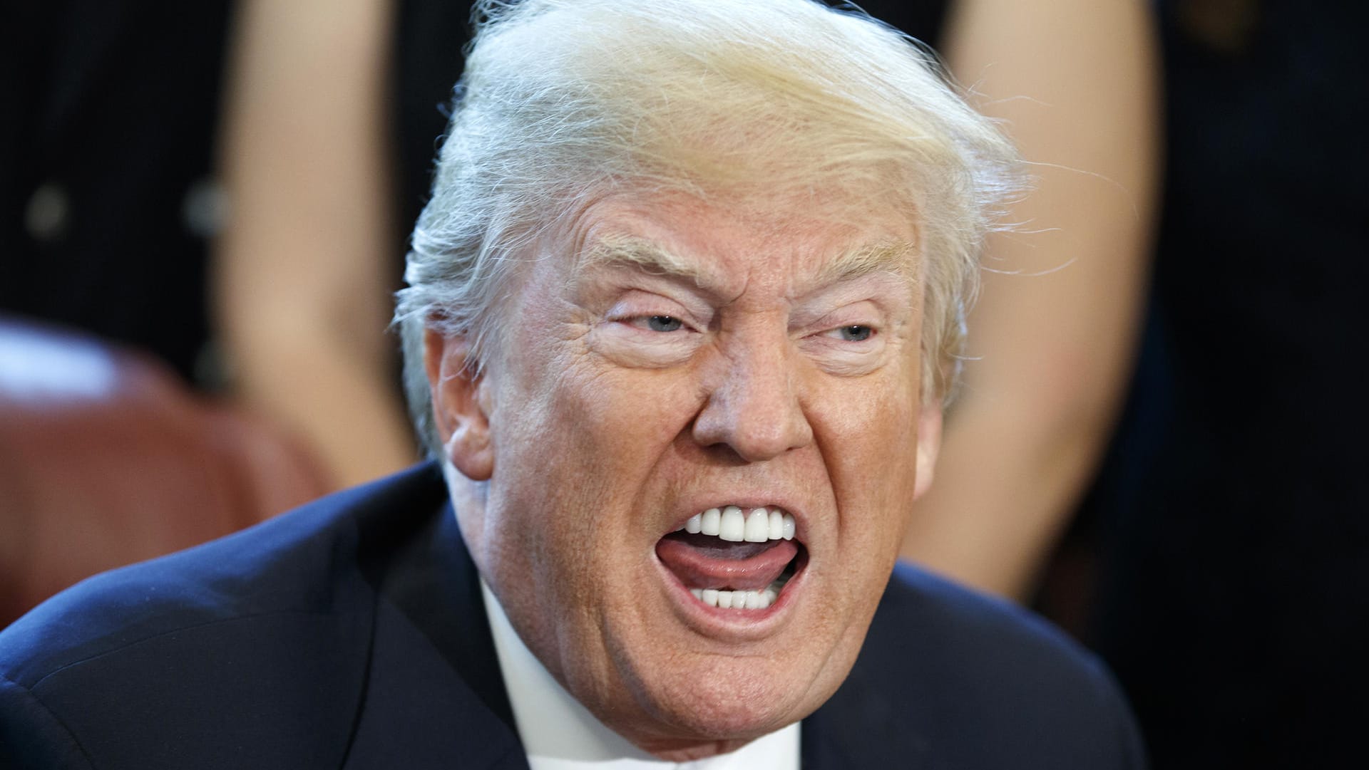 Donald Trump spricht mit Journalisten: Der US-Präsident hat die Russland-Ermittlungen von Robert Mueller als "Hexenjagd" bezeichnet. Donald Trump spricht mit Journalisten: Der US-Präsident hat die Russland-Ermittlungen von Robert Mueller als "Hexenjagd" bezeichnet.