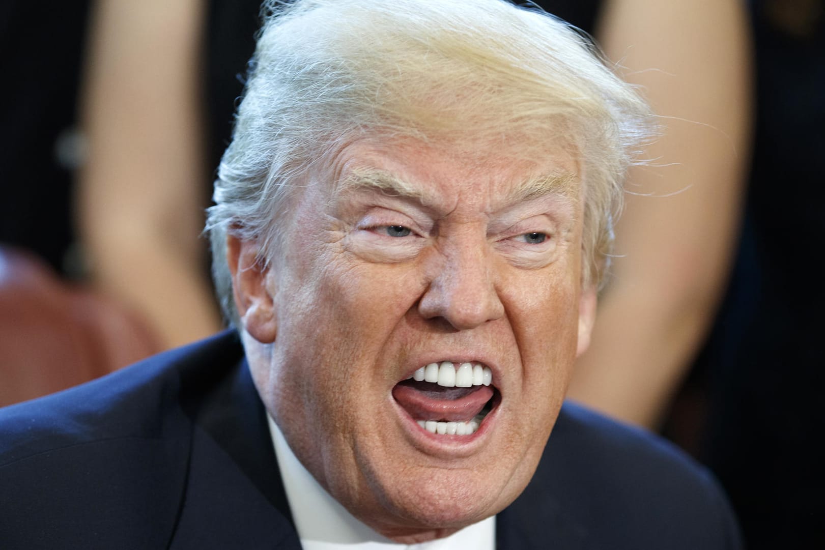 Donald Trump spricht mit Journalisten: Der US-Präsident hat die Russland-Ermittlungen von Robert Mueller als "Hexenjagd" bezeichnet.