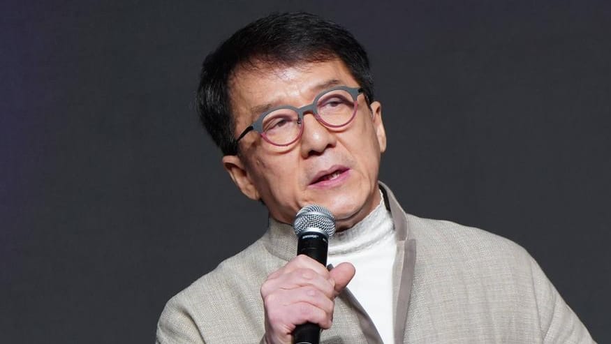 Jackie Chan: Seine Tochter muss unter der Brücke schlafen.