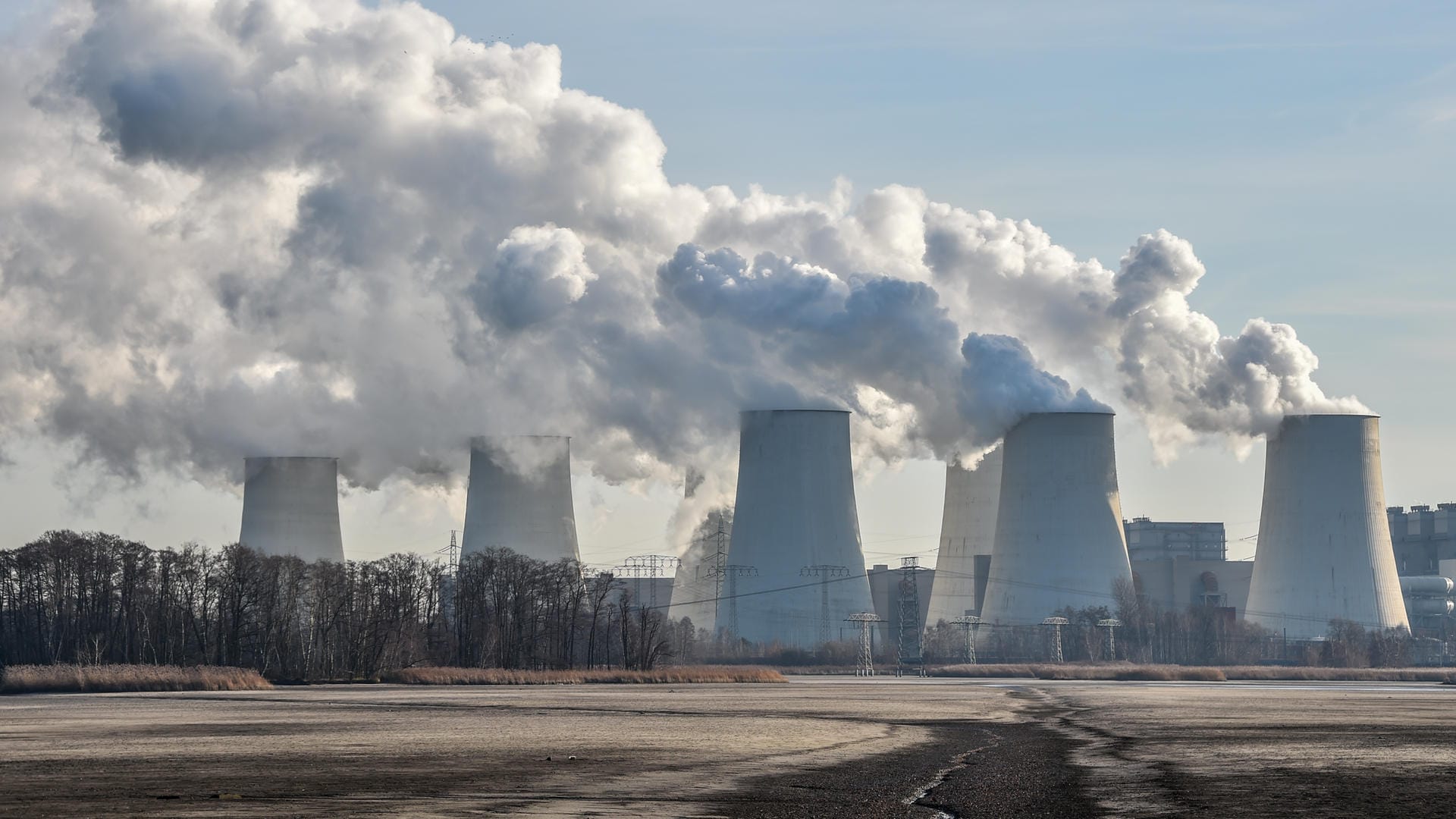 Braunkohlekraftwerk: Wenn alle Menschen weltweit so leben und wirtschaften würden wie in Deutschland, dann bräuchte die Weltbevölkerung drei Erden.