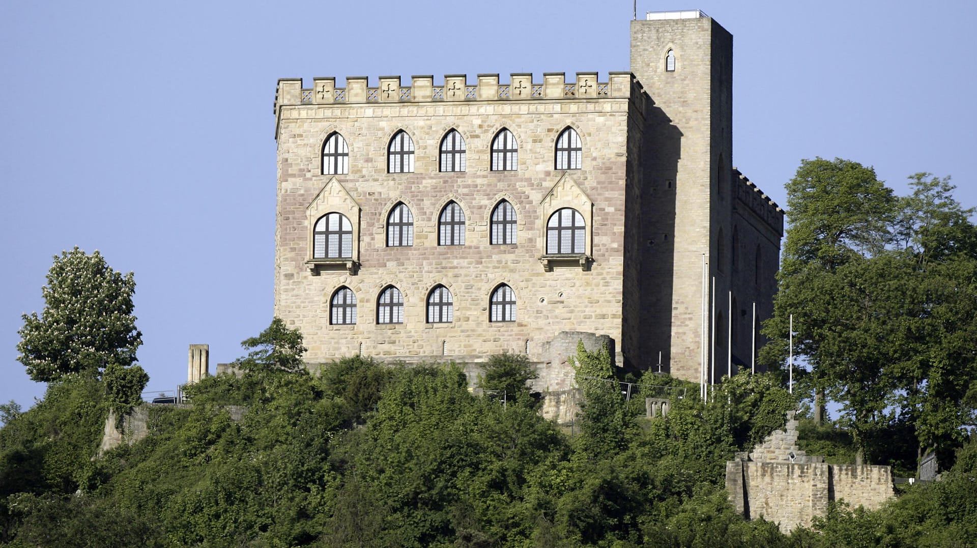 Das Hambacher Schloss bei Neustadt an der Weinstraße: Hier fand 1832 das Hambacher Fest statt, und hier wird am 5. Mai 2018 das "Neue Hambacher Fest" von Max Otte stattfinden.