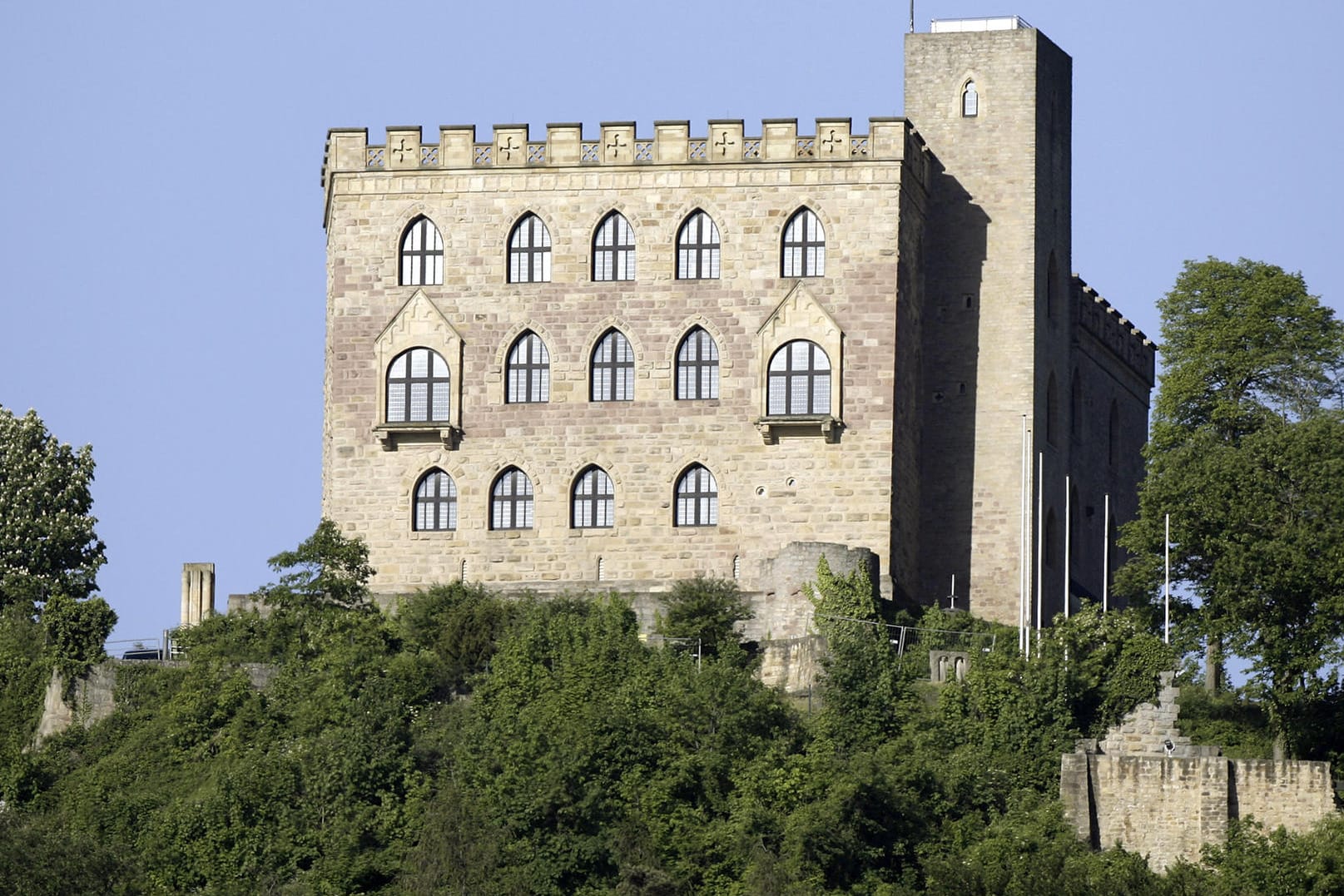 Das Hambacher Schloss bei Neustadt an der Weinstraße: Hier fand 1832 das Hambacher Fest statt, und hier wird am 5. Mai 2018 das "Neue Hambacher Fest" von Max Otte stattfinden.