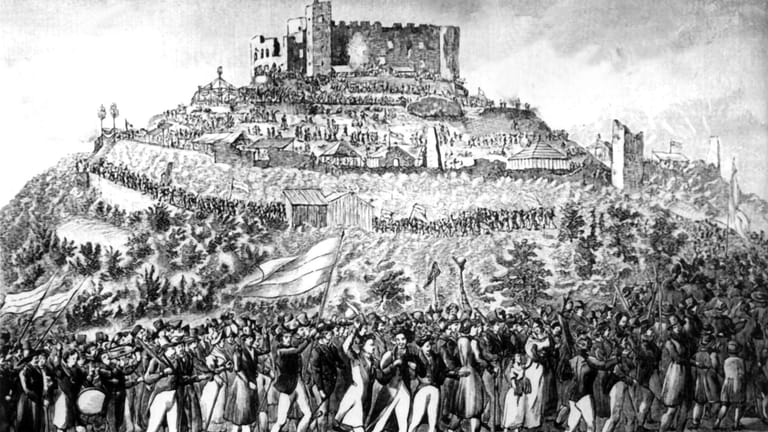 Eine zeitgenössische Darstellung vom Zug der Demonstranten 1832 zum Hambacher Schloss: Auf dem Schloß Hambach fand vom 27. bis zum 30. Mai das Hambacher Fest statt.