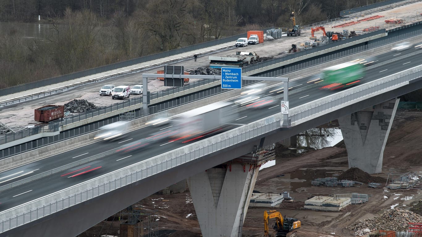 Schiersteiner Brücke bei Mainz: Autobahnplanung und -bau künftig aus einer Hand.
