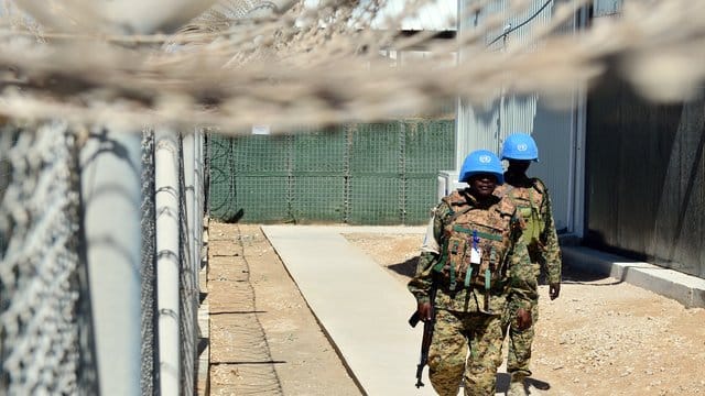 UN-Soldaten patrouillieren in Mogadischu.