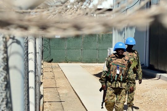 UN-Soldaten patrouillieren in Mogadischu.