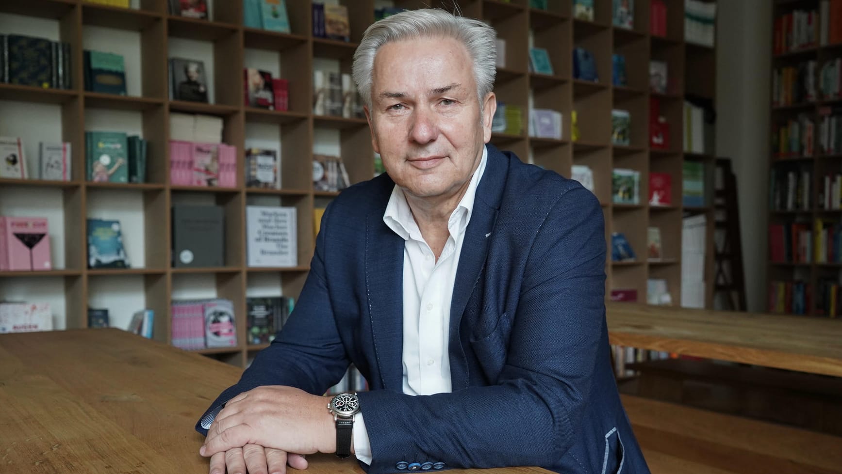 Klaus Wowereit: Der ehemalige Bürgermeister stellt sein Buch "Sexy, aber nicht mehr so arm: mein Berlin" vor. Klaus Wowereit: Der ehemalige Bürgermeister stellt sein Buch "Sexy, aber nicht mehr so arm: mein Berlin" vor.