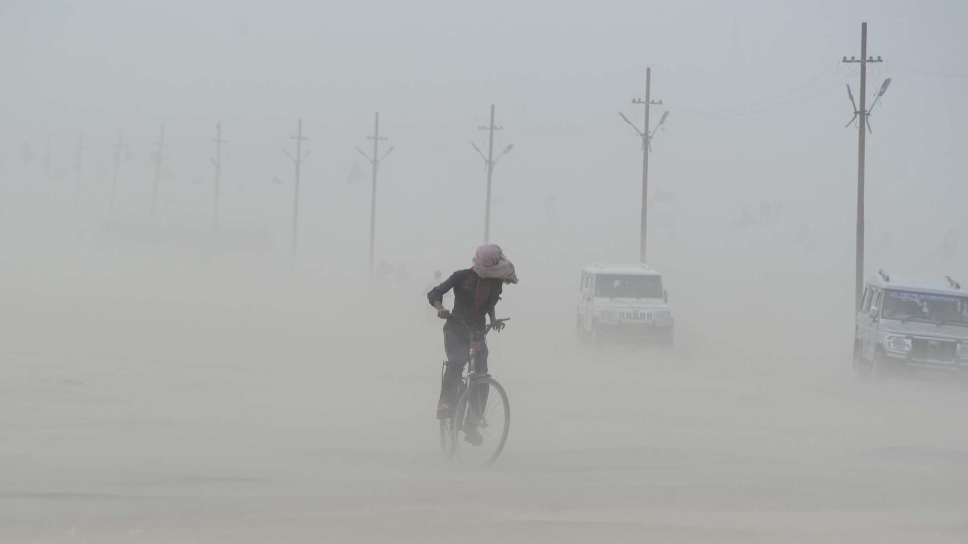 Sandsturm in Indien (Archiv): Im Norden des Landes verwüsteten schwere Unwetter mehrere Regionen. Sandsturm in Indien (Archiv): Im Norden des Landes verwüsteten schwere Unwetter mehrere Regionen.