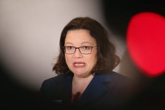 Die SPD-Vorsitzende Andrea Nahles kritisiert die Verteidigungsministerin.