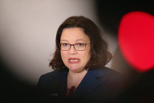 Die SPD-Vorsitzende Andrea Nahles kritisiert die Verteidigungsministerin.