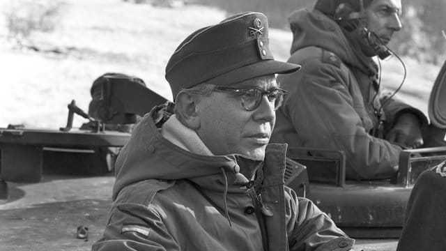 Der damalige Verteidigungsminister Kai-Uwe von Hassel soll die US-Regierung 1963 um die Belieferung mit Chemiewaffen gebeten haben. Der damalige Verteidigungsminister Kai-Uwe von Hassel soll die US-Regierung 1963 um die Belieferung mit Chemiewaffen gebeten haben.