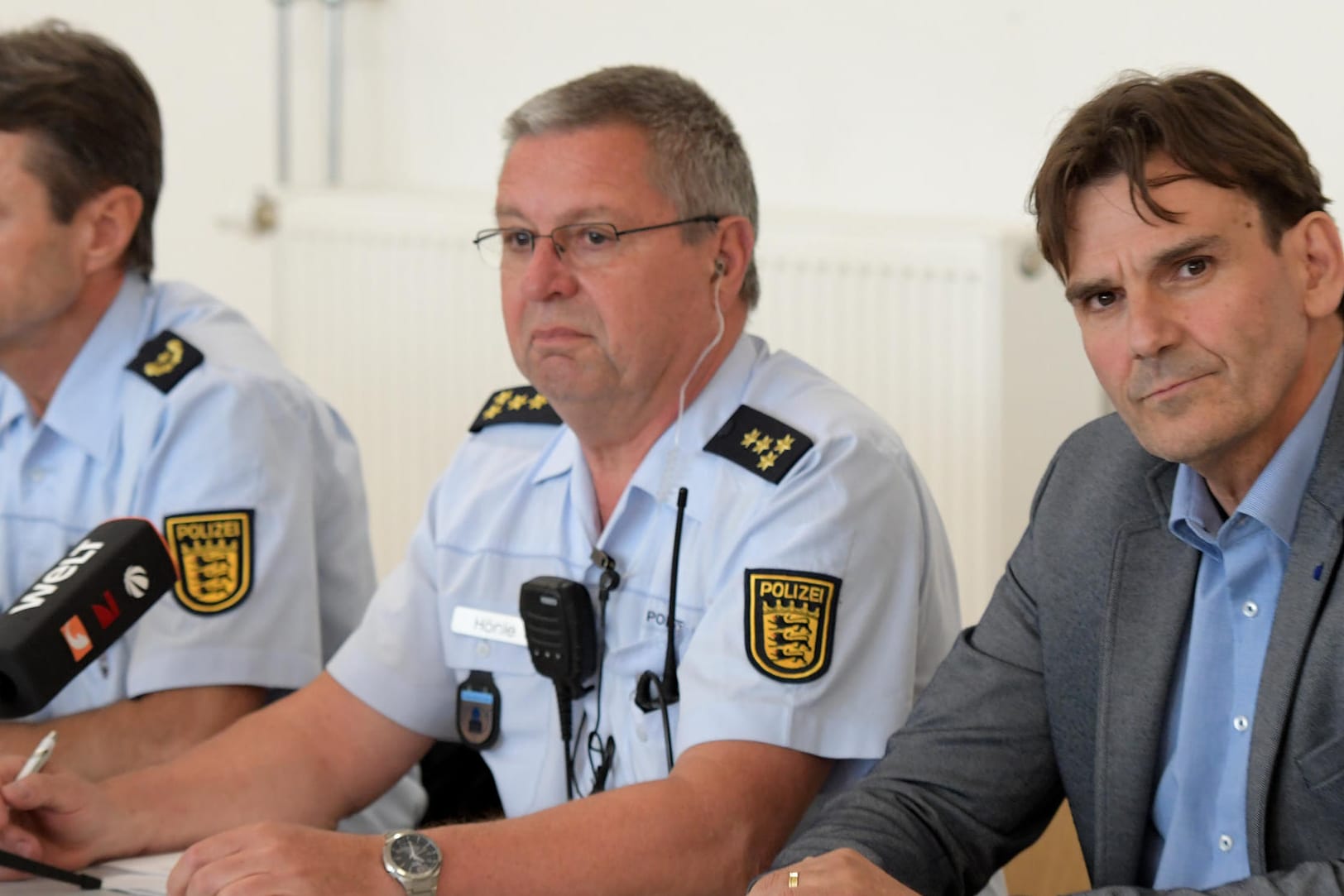 Polizeivizepräsident Bernhard Weber, Einsatzleiter Peter Hönle und Andreas Stenger, Vizepräsident des Landeskriminalamts (l-r): Bei einer Pressekonferenz berichtete die Polizei von ihrem Einsatz in Ellwangen.