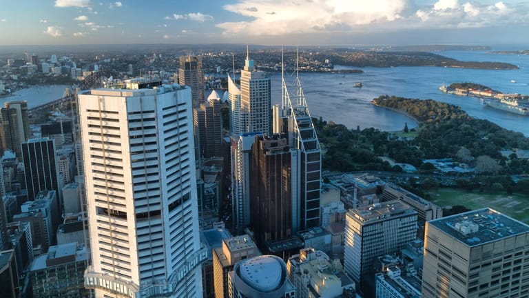Wolkenkratzer in der australischen Metropole Sydney: Drogenkuriere aus Deutschland treffen hier ein, ebenso wie ein präparierter Industrieofen – mit sehr viel Kokain.