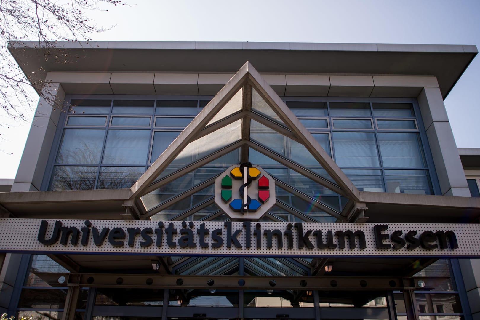 Eine Klink in Essen: Hier starb am Sonntag ein acht Monate alter Säugling. Die Eltern sitzen jetzt in Untersuchungshaft.
