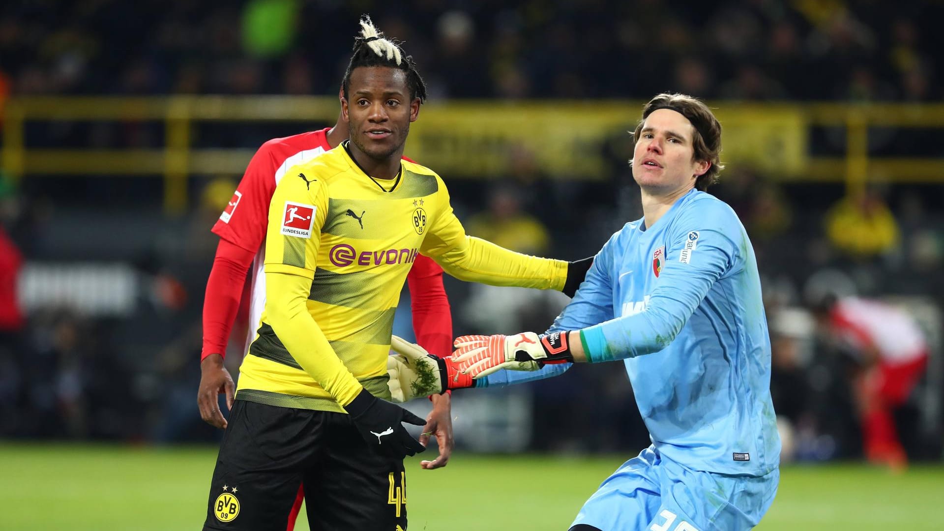 Michy Batshuayi (links) wird den BVB wohl verlassen, Marwin Hitz soll kommen.