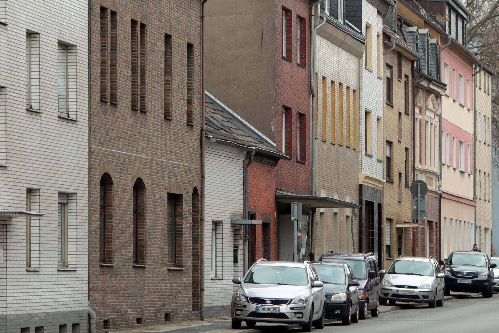 Eine Wohnstraße in Oberhausen: eine Oberhauserin fand sich aus ihrer Wohung ausgesperrt. Ihr Mietvertrag soll nicht gültig gewesen sein.