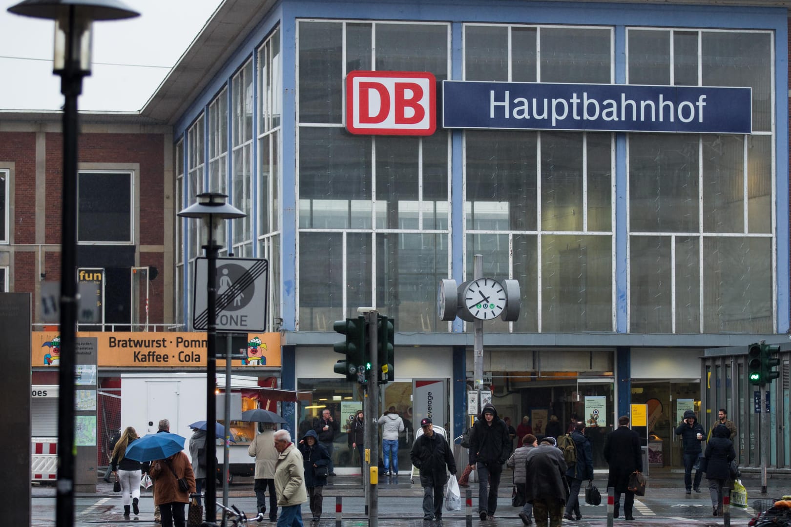 Der Hauptbahnhof von Münster: Hier griff ein Betrunkener Menschen mit einer Rakete an.