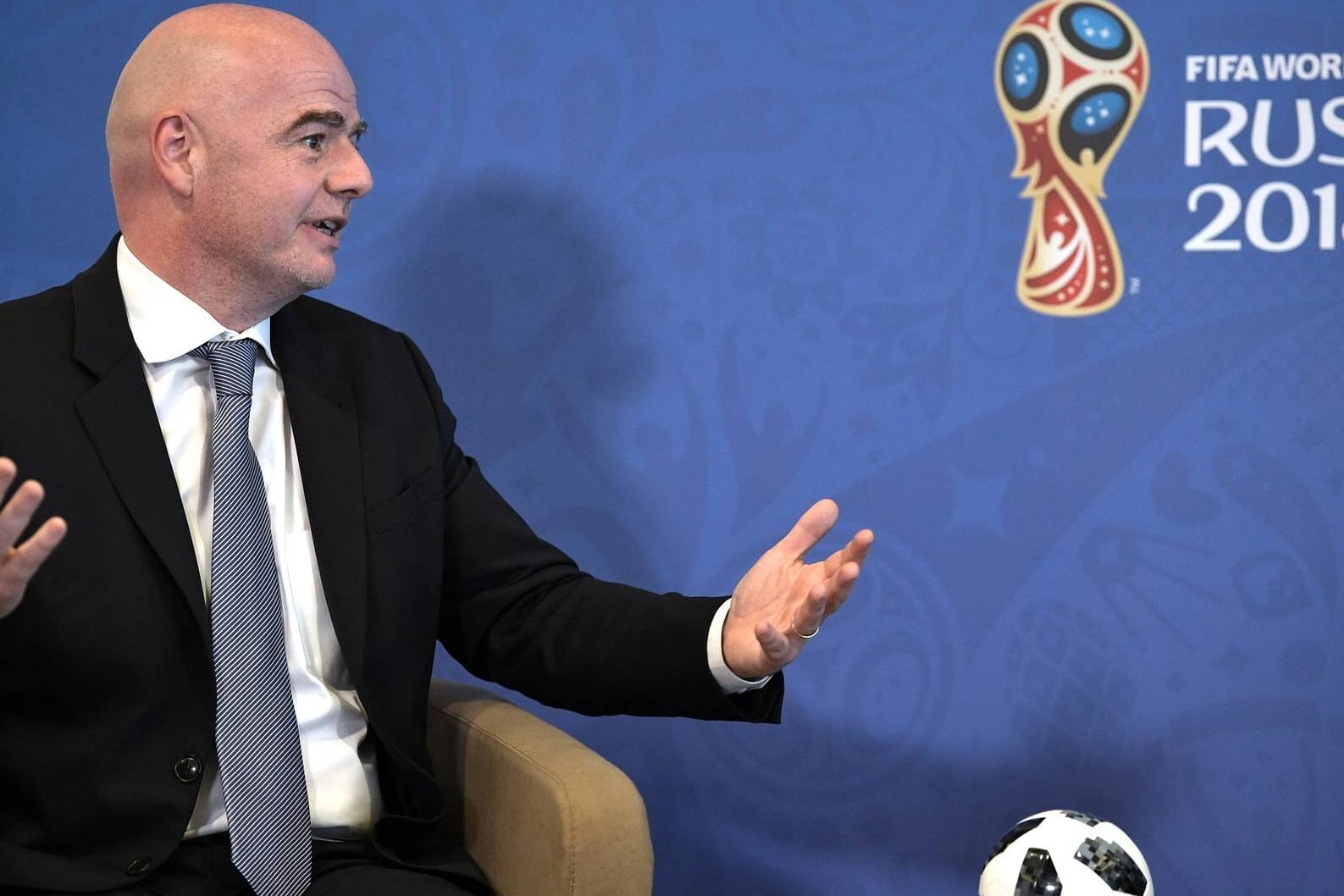 Umtriebig: Aktuell reist FIFA-Präsident Gianni Infantino viel, um für die WM in Russland zu werben. Bald könnte es noch ein weiteres FIFA-Weltturnier geben.