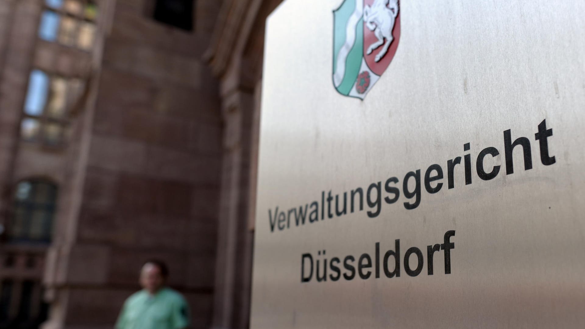 Urteil am Verwaltungsgericht Düsseldorf: Ein 2014 wegen Totschlags verurteilter Türke darf in die Türkei abgeschoben werden. Urteil am Verwaltungsgericht Düsseldorf: Ein 2014 wegen Totschlags verurteilter Türke darf in die Türkei abgeschoben werden.