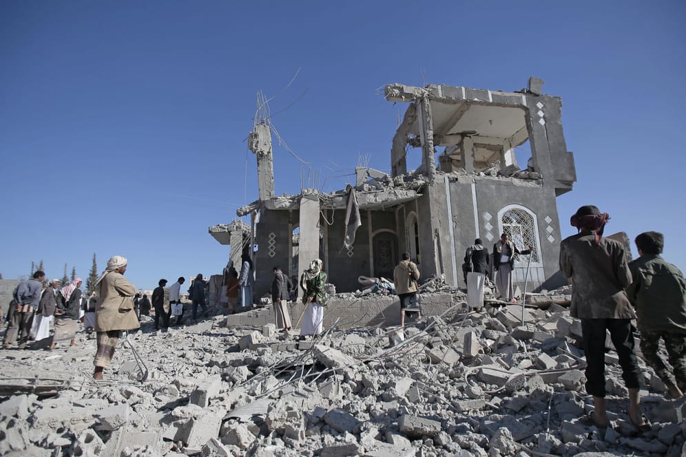 Zerstörtes Haus nach Luftangriff im Jemen: In dem Konflikt starben seit 2015 mehr als 10.000 Menschen.
