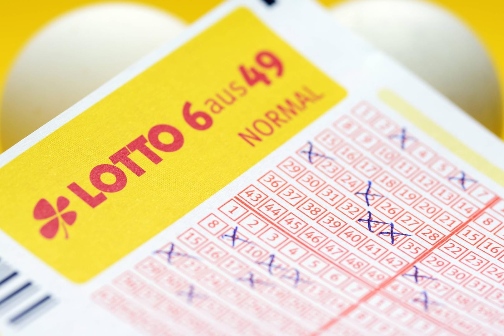 Ausgefüllter Lottoschein: Haben Sie auf die richtigen Lottozahlen getippt? (Symbolbild)