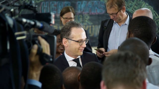 Außenminister Heiko Maas im Gespräch mit Studenten an der Universität von Daressalam. Außenminister Heiko Maas im Gespräch mit Studenten an der Universität von Daressalam.