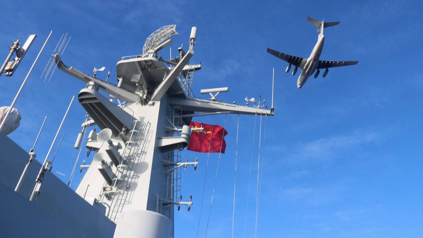 Chinesische Marine-Einheiten auf der Suche nach MH370 im April 2014: Die Suche nach dem verschollenen Flugzeug wurde voriges Jahr eingestellt.