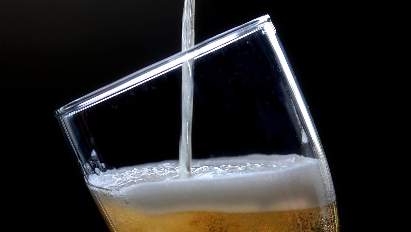Bier soll teurer werden: Weil Deutschland ein Hochkonsumland sei, fordern Experten einen Mindestpreis für Alkohol – genau wie in Schottland.