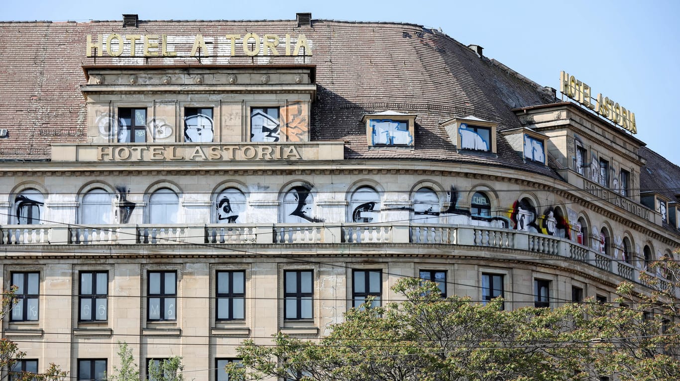 Das Hotel "Astoria" in Leipzig: Nach mehr als zwei Jahrzehnten Verfall zeichnet sich für das einstige Luxushotel eine Zukunft ab.