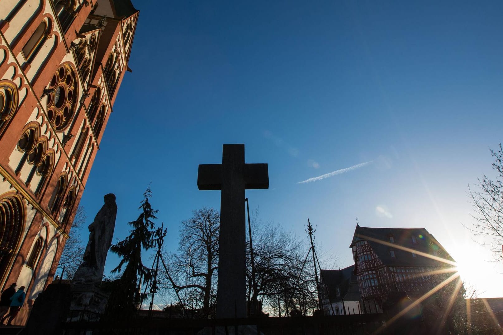 Der Bischofssitze des Bistums Limburg: Wegen Kinderporno-Besitz muss ein Mitarbeiter des Bistums 12.000 Euro zahlen.