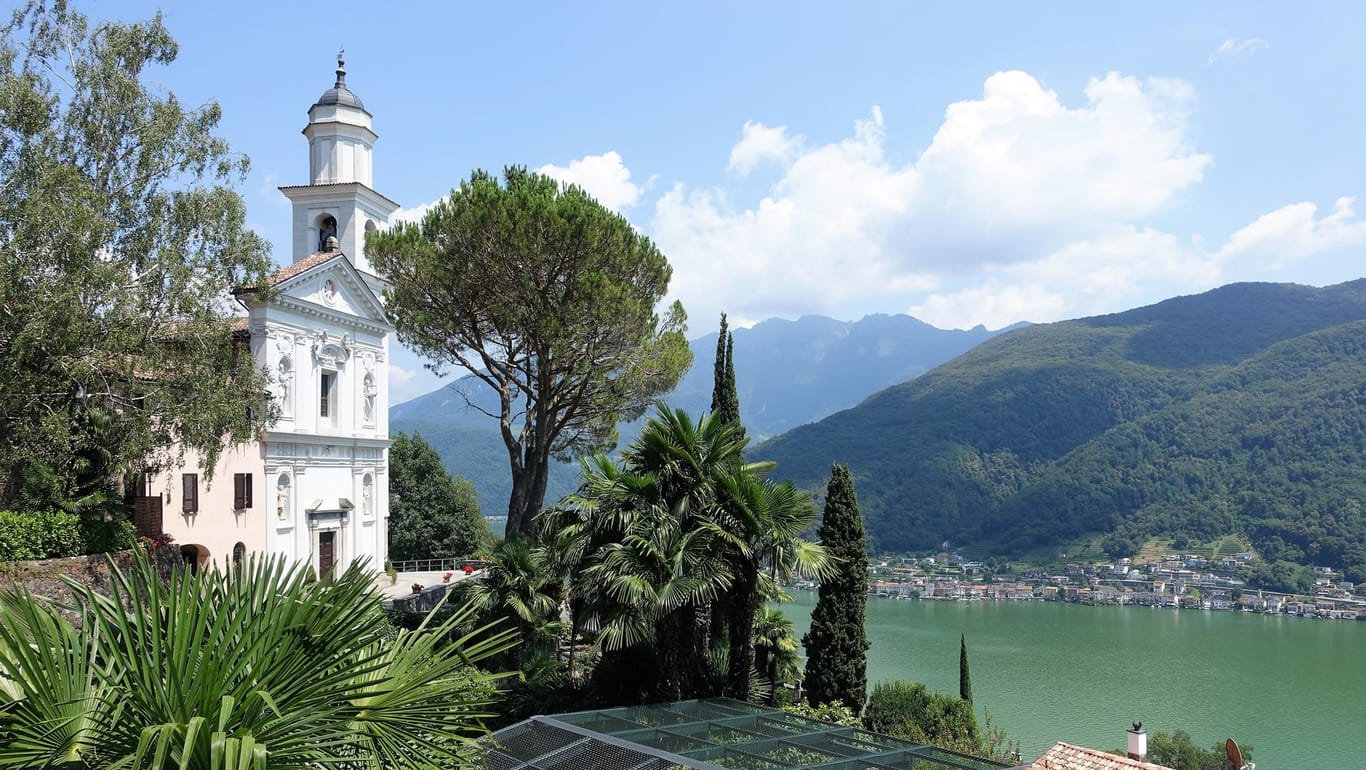 Kirche von Morcote am Luganer See: In der Region verschmelzen italienische und Schweizer Einflüsse.