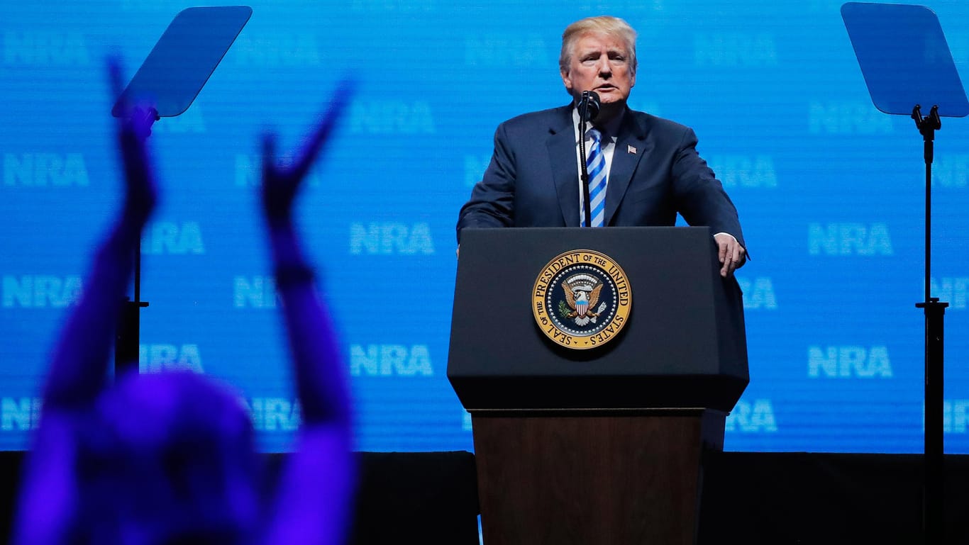 US-Präsident Donald Trump spricht vor der Waffenlobby NRA: Schärfere Waffengesetze sind erst einmal vom Tisch.