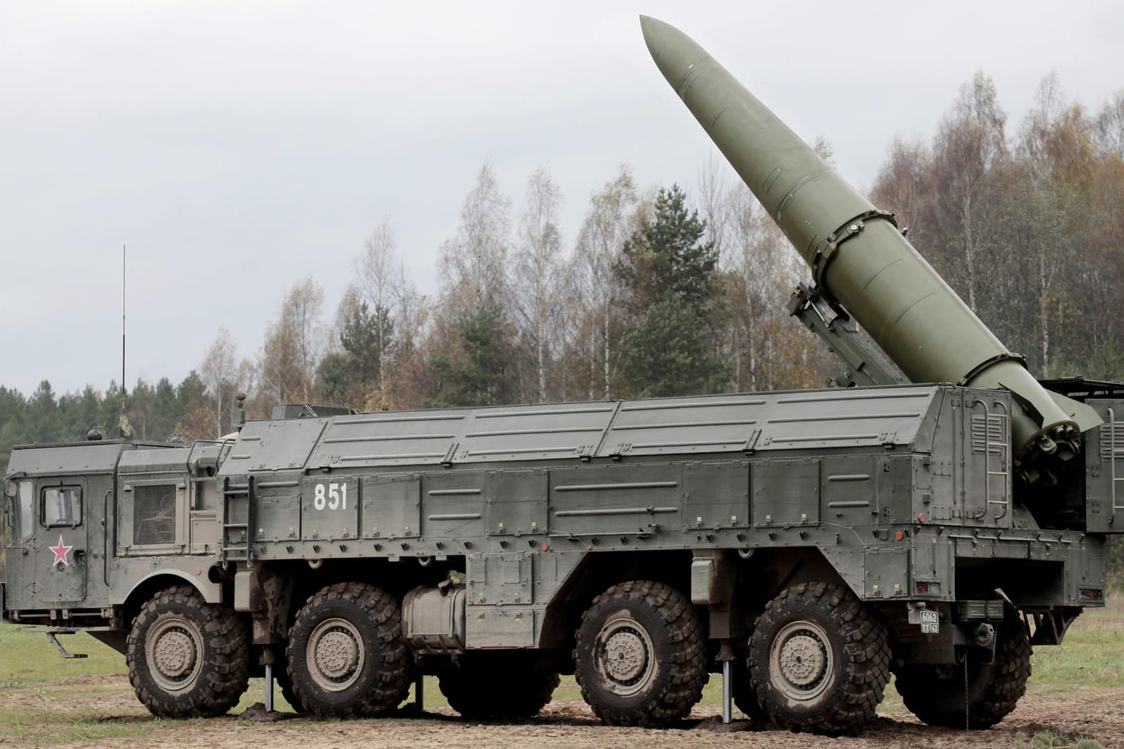 Eine Kurzstreckenrakete vom Typ "Iskander": Russland bestätigte, die atomar bestückbaren Raketen in der Ostsee-Exklave Kaliningrad stationiert zu haben. Dies war bereits früher der Fall. Nun sollen sie dauerhaft dort bleiben.