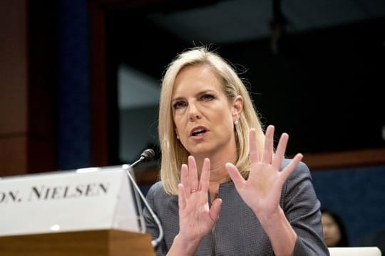 In den vergangenen sechs Monaten hat US-Heimatschutzministerin Kirstjen Nielsen den Schutzstatus für eine Reihe von Migranten in den USA beendet.