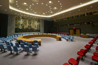 Der Saal des UN-Sicherheitsrats in New York: Dem Weltsicherheitsrat gehören die fünf Vetomächte USA, Russland, China, Großbritannien und Frankreich sowie zehn wechselnde Mitglieder an.