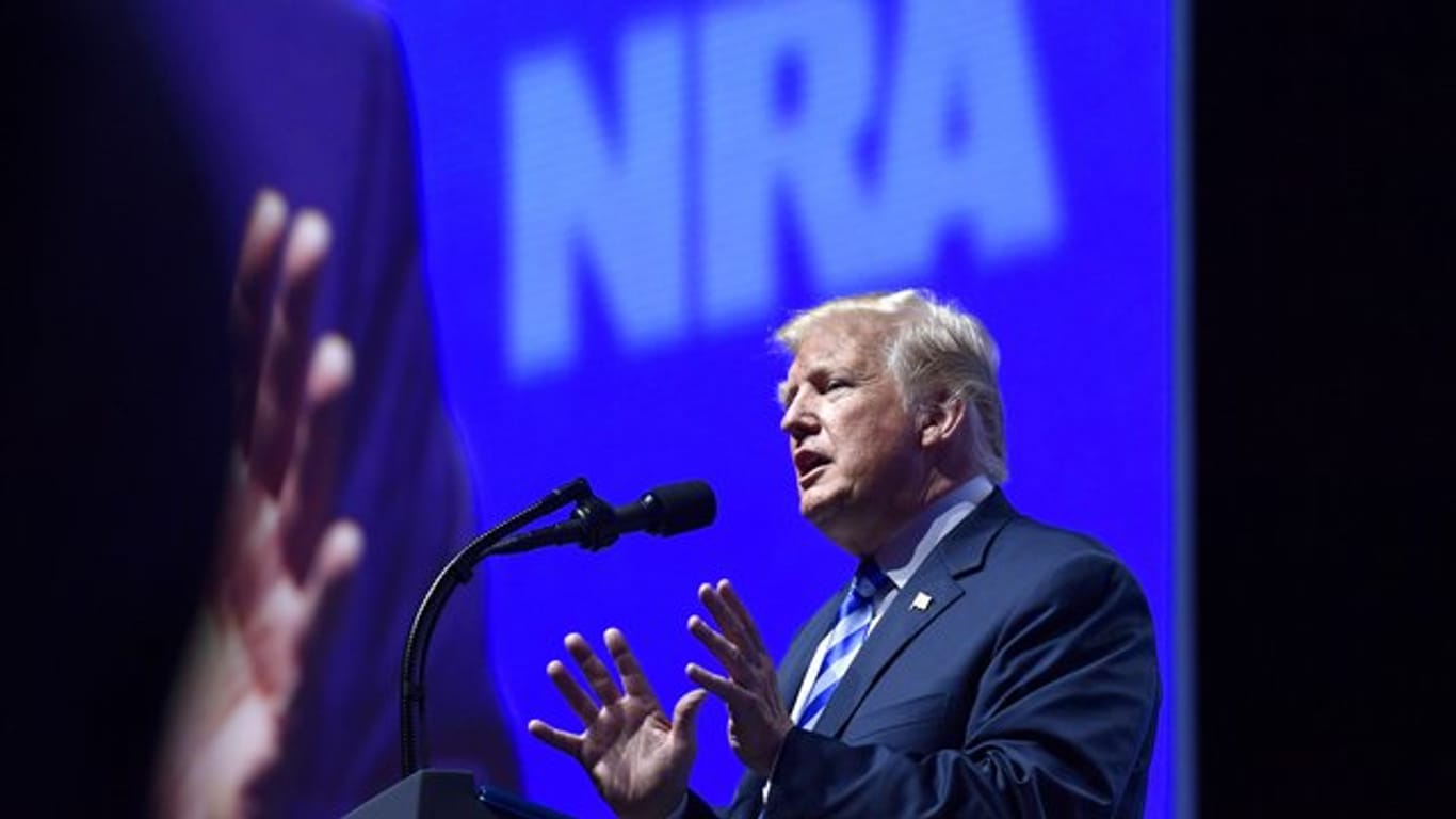 US-Präsident Donald Trump spricht auf der Jahrestagung der National Rifle Association in Dallas.