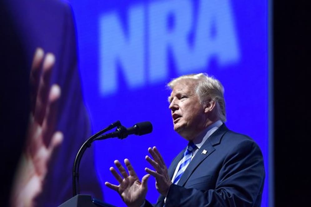 US-Präsident Donald Trump spricht auf der Jahrestagung der National Rifle Association in Dallas.